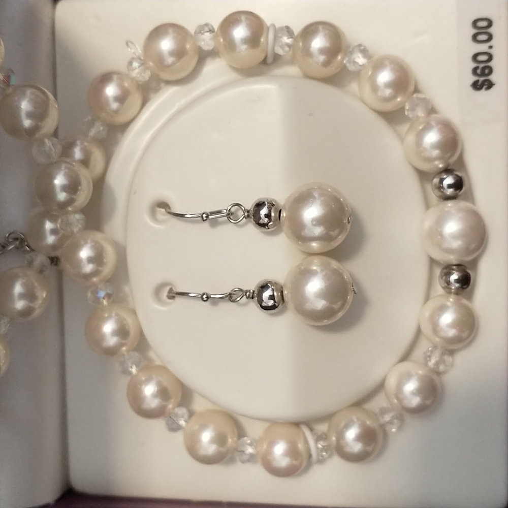 Genuine Mother of Pearl Set - Picture 2 of 3